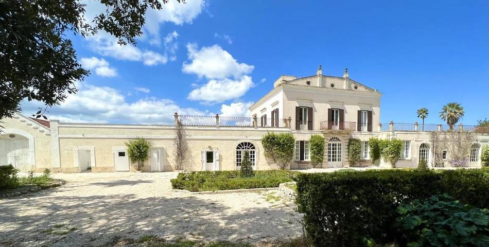 Casa vacanza per 21 persone, con Balcone e Terrazza nonché Giardino e Piscina a Corato