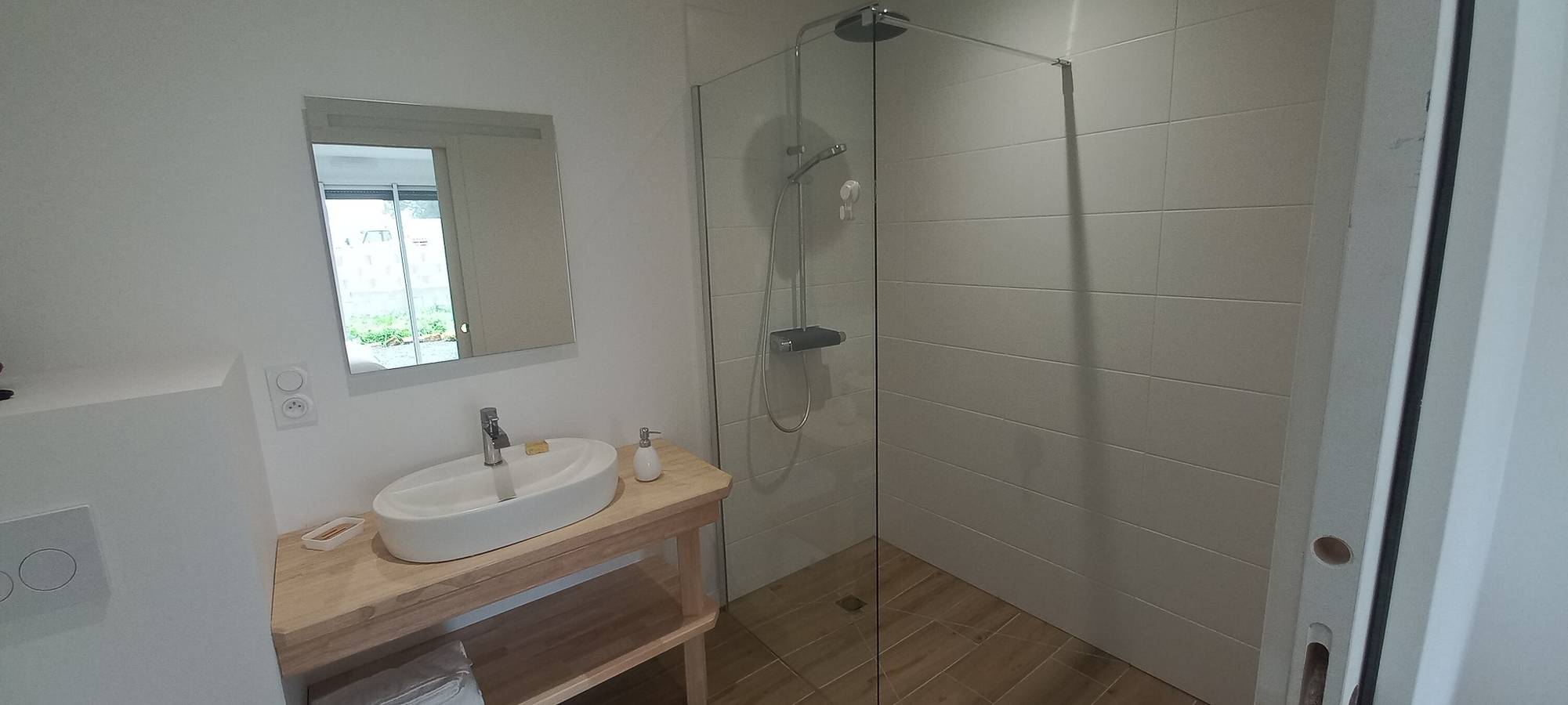 Chambre d’hôtes À L'orée Des Bois « Chambre Loulou » avec terrasse privée, jardin commun et Wi-Fi in La Gaubretière, Vallée de la Loire