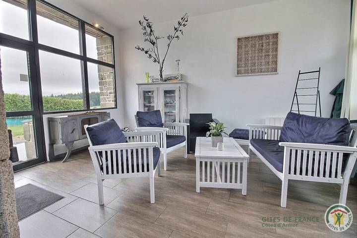 Gîte pour 6 personnes, avec Terrasse ainsi que Jardin et Vue à Locarn