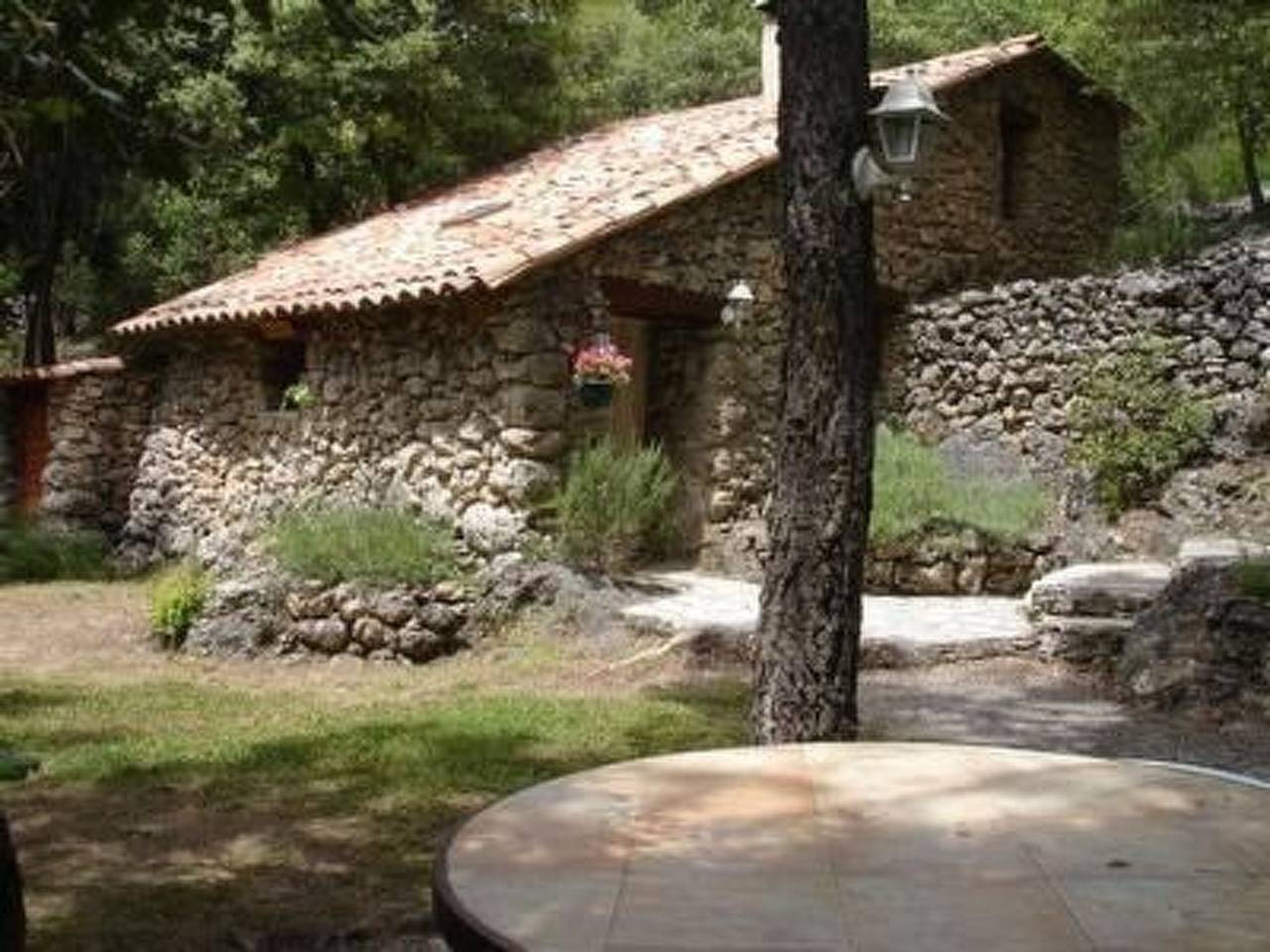 In Sillans-La-Cascade mit Garten in Sillans-la-Cascade, Brignoles Region