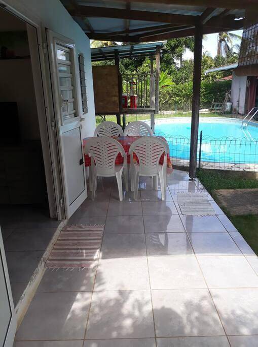 Gîte pour 4 personnes, avec terrasse ainsi que jardin et piscine, animaux acceptés à Remire-Montjoly - 2