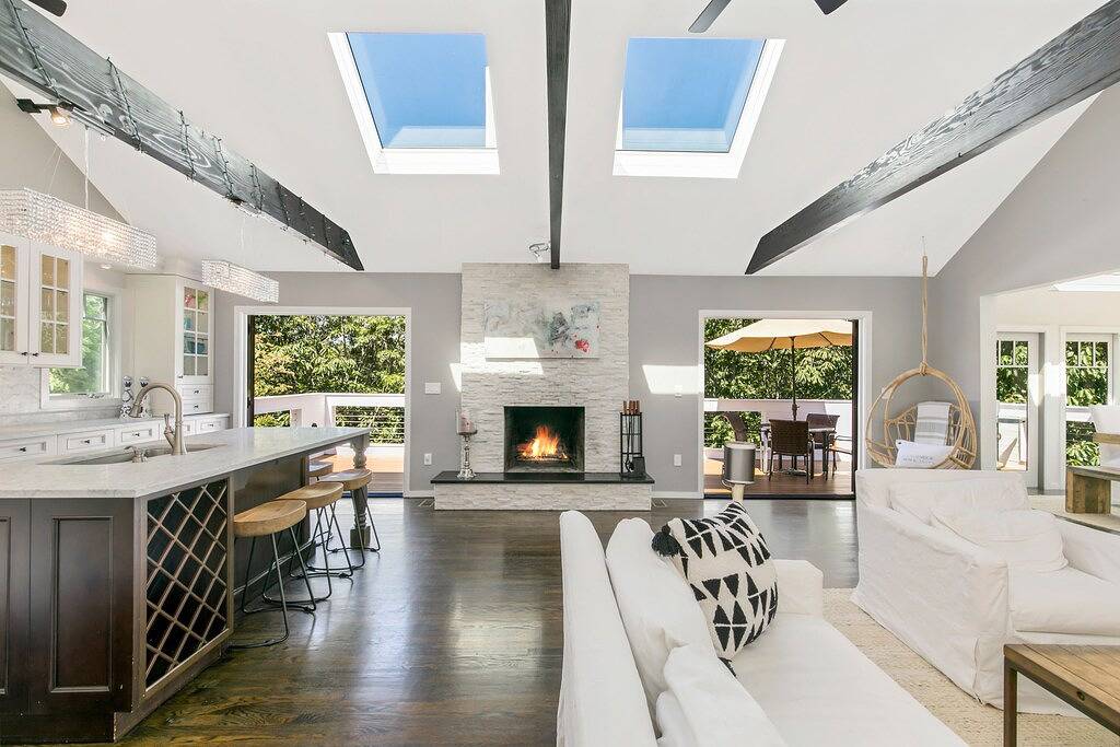 Moderner Luxus mit privatem Pool. 5 Minuten vom Strand entfernt. Bootsverleih. Nah am Essen. W-lan in Noyack, Hamptons