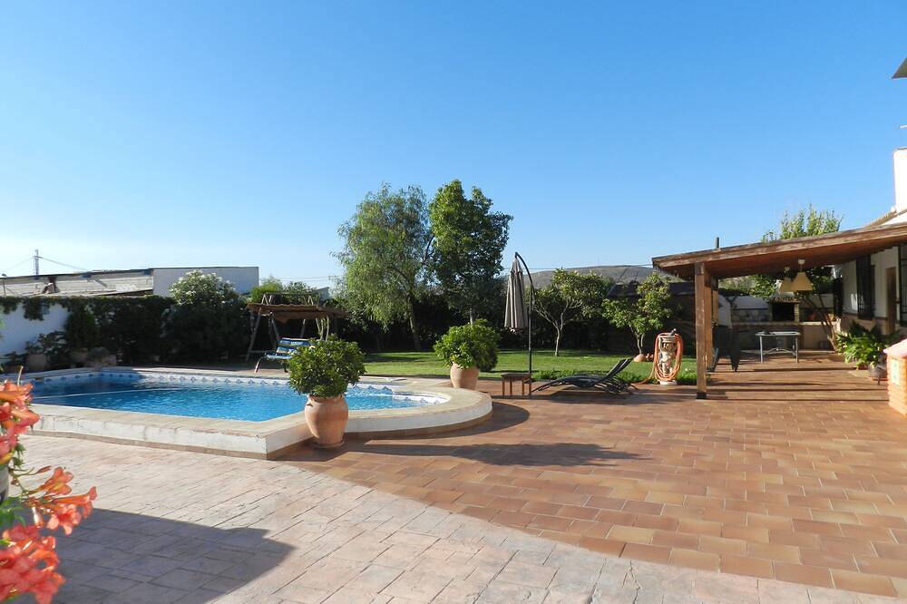 Casa rural con jardín, piscina privada, Wifi gratuito y comunicación excelente in El Padul, Provincia de Granada