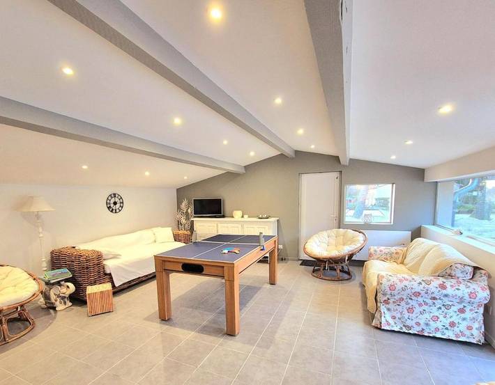 Location de vacances pour 10 personnes, avec jardin et vue ainsi que piscine et bassin pour enfant, adapté aux familles à Alleins - 4