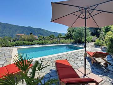 Ferienhaus für 7 Personen, mit Ausblick und Garten sowie Terrasse und Pool, kinderfreundlich in Prelà