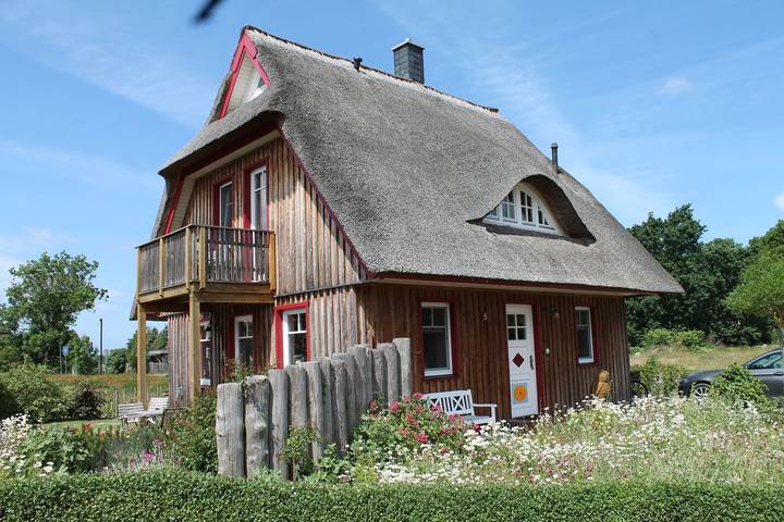 Ferienhaus für 4 Personen, mit Balkon und Terrasse sowie Garten in Wieck am Darß, Darß