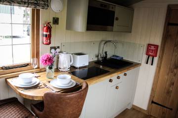 Glamping für 2 Personen in Powys, Wales, Bild 3