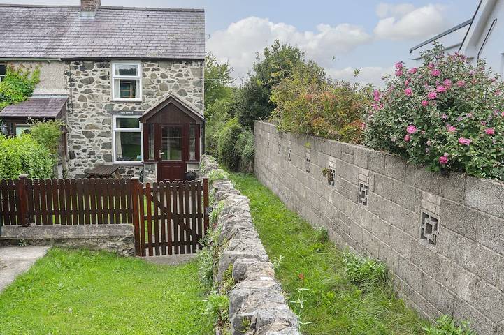 Cottage for 4 people, with Garden in Bangor