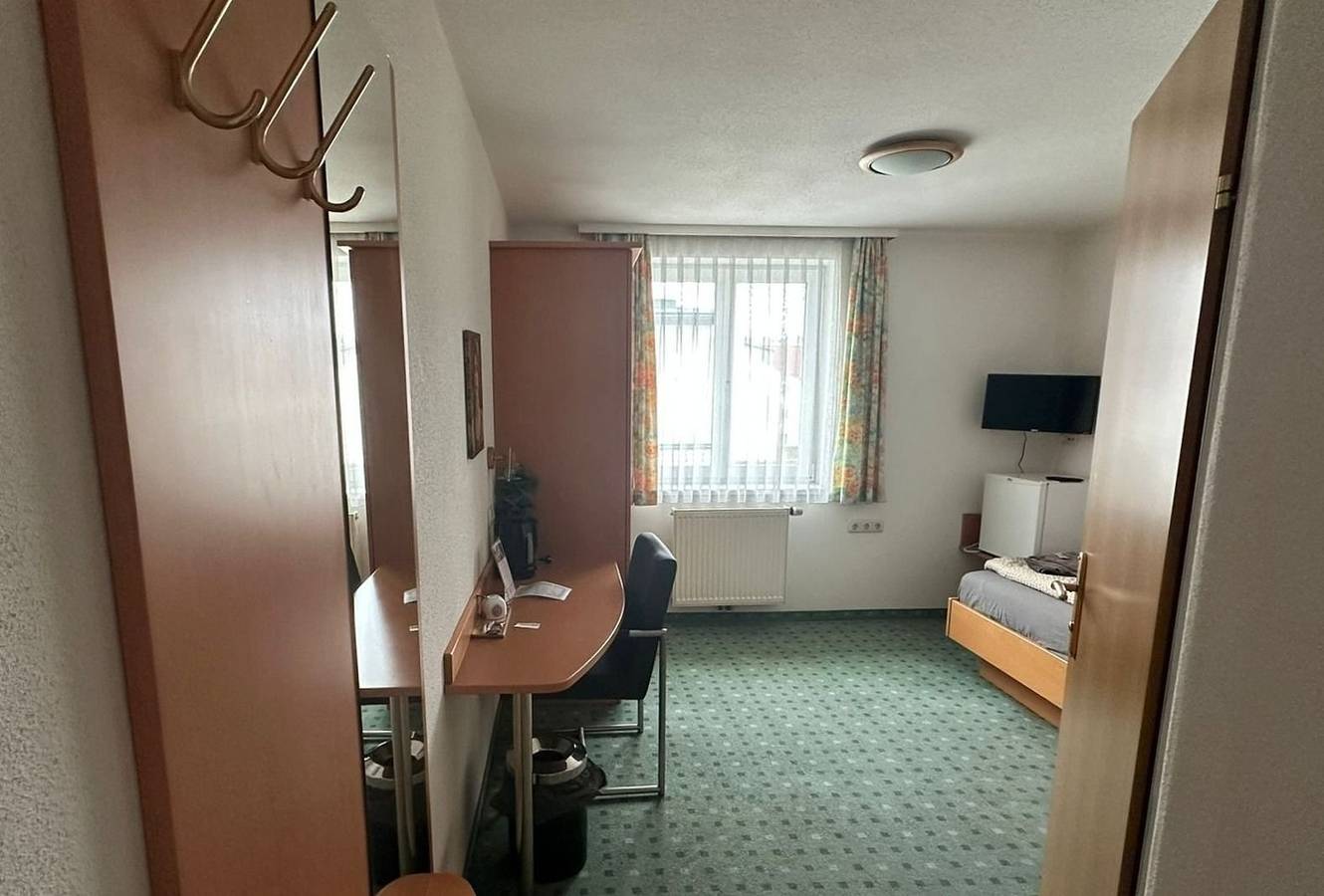 Mariazellerhof Room 203 in St. Pölten, Mostviertel Region