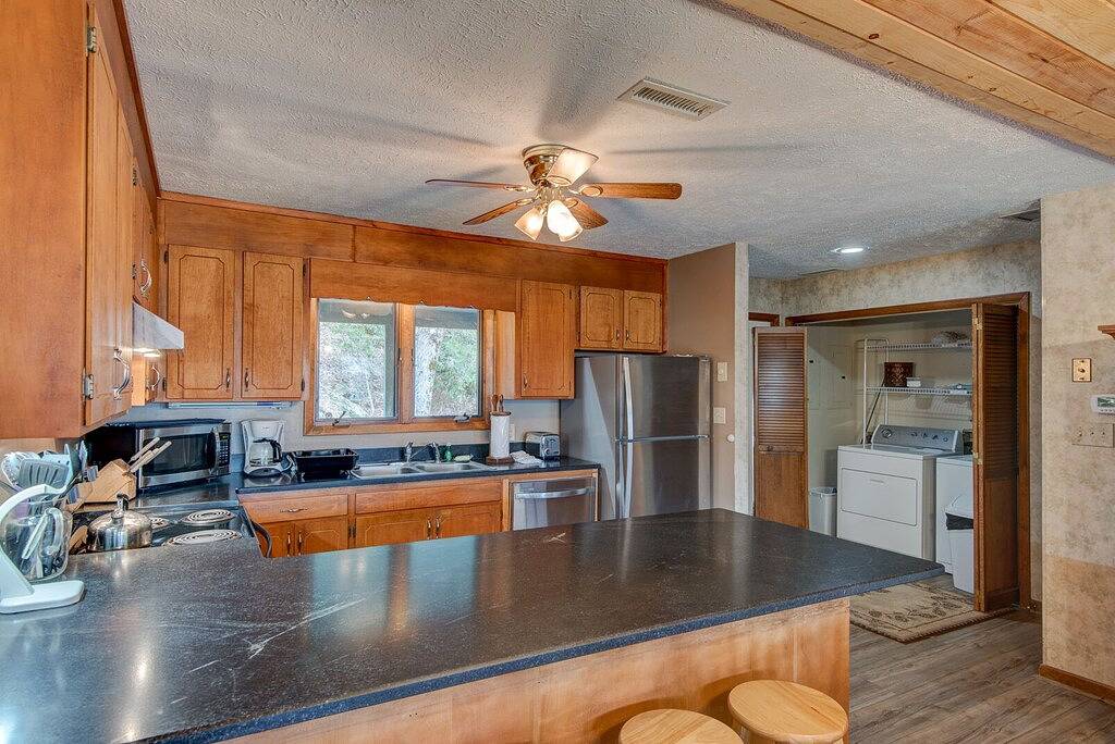 Grand View - Blick auf die Berge, Billardtisch, Feuerstelle, Zugang zum Beech Mtn Club! in Blue Ridge Parkway, Seven Devils