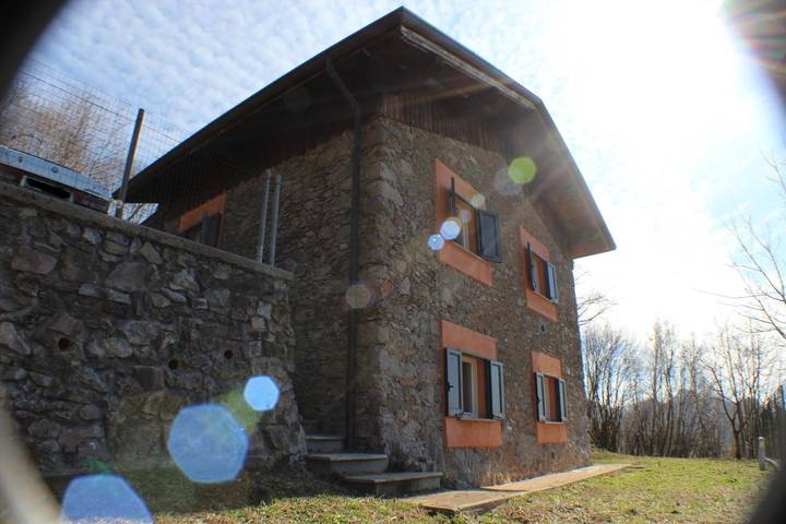 Casa vacanza per 6 persone, con Balcone e Terrazza nonché Giardino e Panorama a San Pellegrino Terme