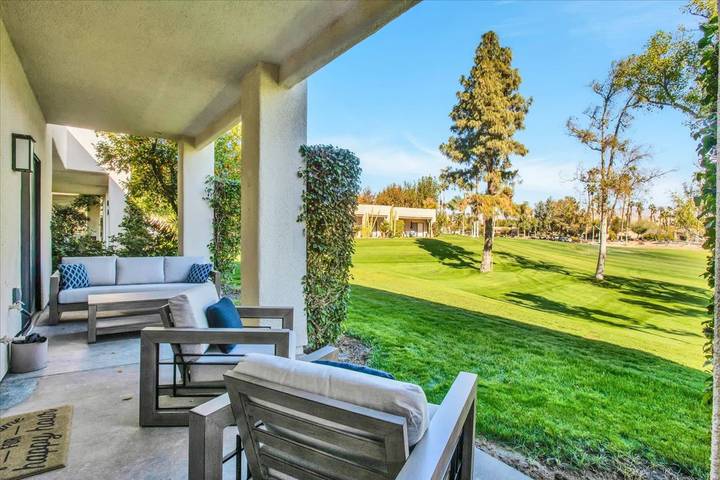 Vacation rental for 6 people, with pool and balcony, kid friendly in Cathedral City