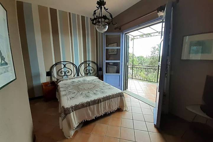 Herrliche Villa am Strand, umgeben von dem ruhigen Pinienwald von Andora in Andora, Riviera di Ponente