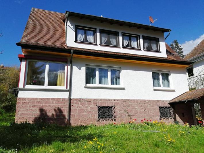Ferienwohnung für 6 Personen, mit Balkon und Terrasse sowie Garten und Ausblick