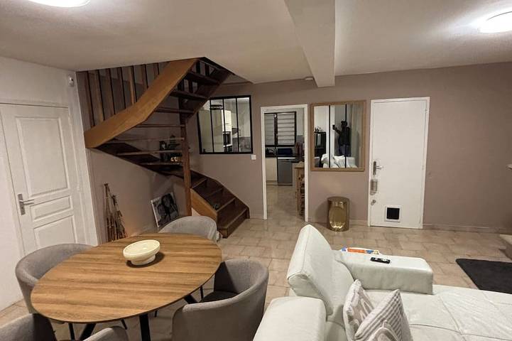 Villa with a beautiful garden (air conditioning with heating and cooling functions + parking spaces for cars + bike shed) in Les Milles, Aix-en-Provence