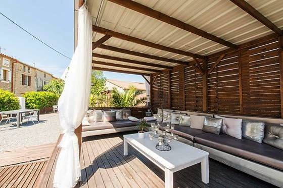 Location de vacances pour 2 personnes, avec terrasse ainsi que jardin et piscine à Fraissé-des-Corbières - 2