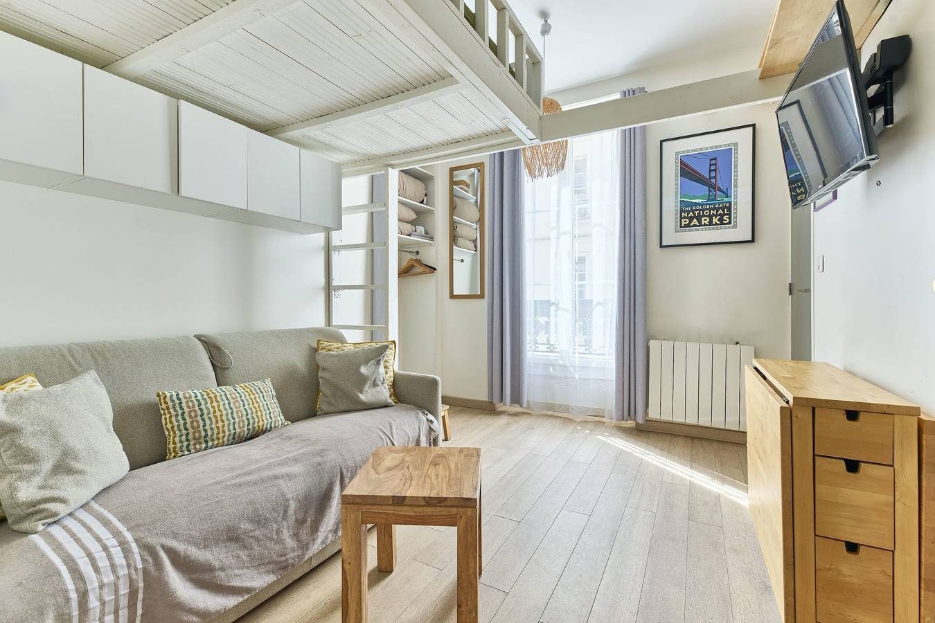 Studio entier, Opéra · 9e · Studio cosy avec mezzanine – géré par Mey Agency in Paris, Île de France