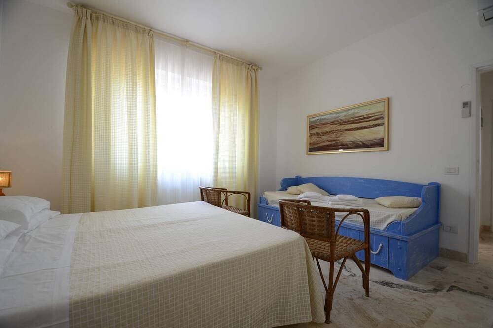 Entire apartment, Le Finestre - One Bedroom Apartment, Sleeps 5 in Marina di Castagneto Carducci, Etruscan Coast