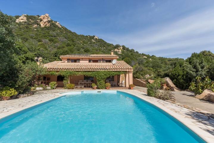 Villa con piscina per 8 persone, con Balcone/Terrazza e Giardino nonché Piscina a Villasimius