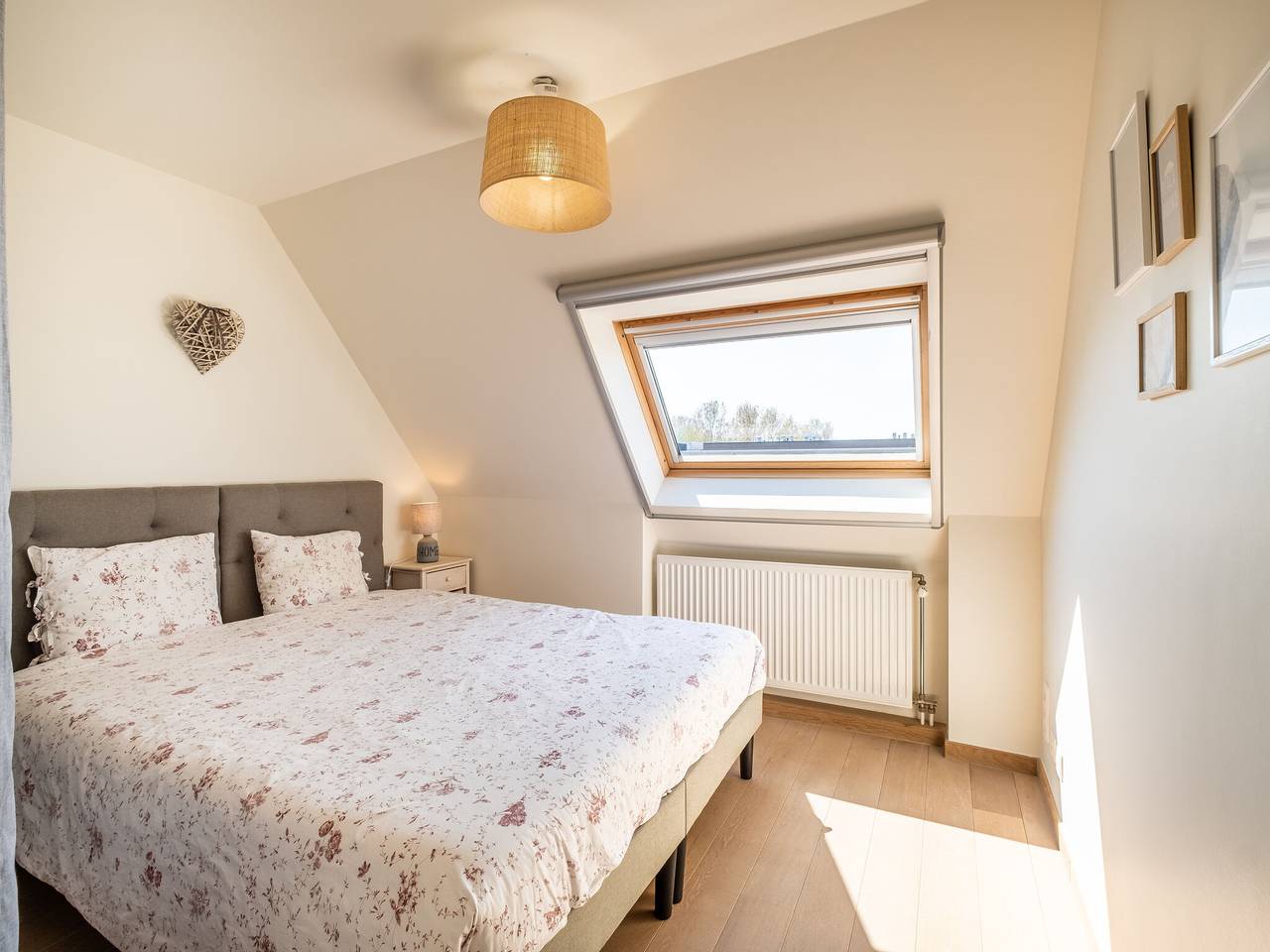 Entire apartment, Coastal Retreat with Balcony in Koksijde-Bad, Koksijde