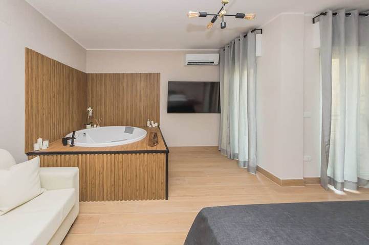 Appartement entier, Jacuzzi Suite with Sea View near Amalfi Coast & Naples in Ercolano, Parc national du Vésuve