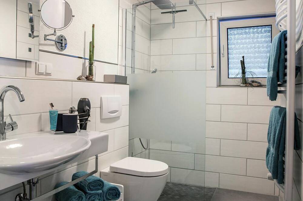 Ganze Wohnung, Ferienwohung zum Moselsteig - Appartement/Fewo, Dusche oder Bad, Wc, Balkon in Klotten, Cochem-Zell