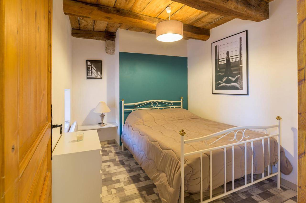 Appartement entier, One-Bedroom Apartment in Crémieu, Région de La Tour-du-Pin