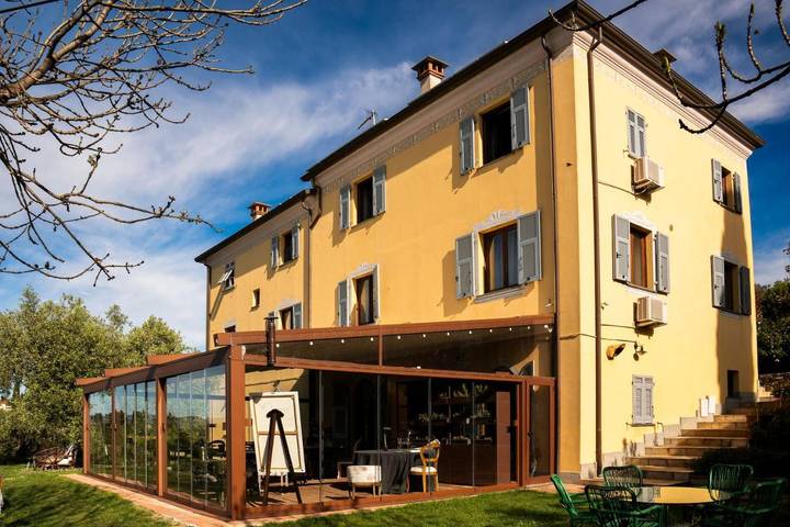 Hotel per 4 persone, con piscina e giardino nonché panorama, con animali domestici in Fosdinovo