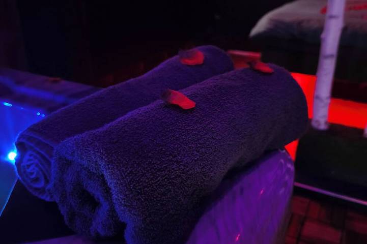 Ganze Wohnung, Liebe Jacuzzi Suite Für 2 in Charleroi, Hennegau