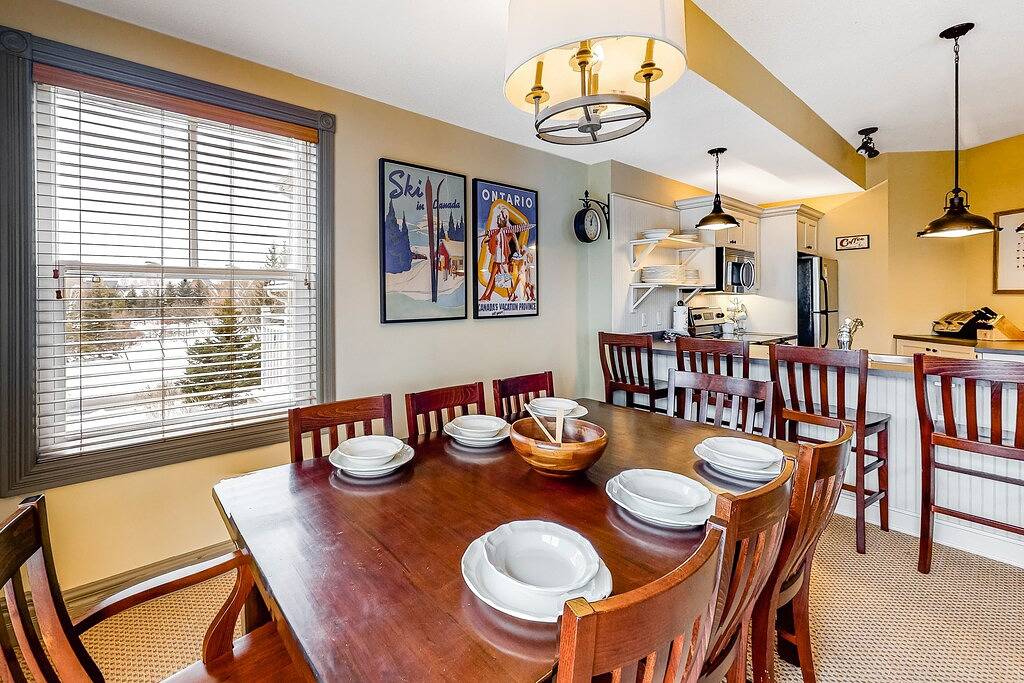 Ganze Wohnung, Beautiful Home w/ Free Wifi, Fireplace, Private Washer/Dryer, and Shared Pool in Blue Mountain (Ontario), Huronsee (Kanada)