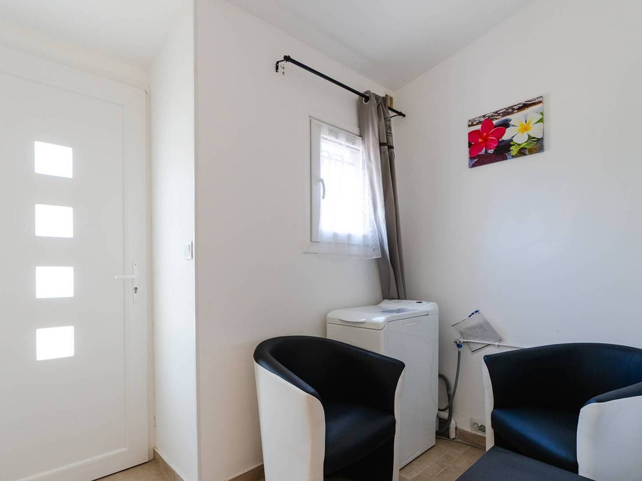 Moderne Villa mit Parkplatz und großer Terrasse in Strandnähe – Haustiere erlaubt! in Gruissan (Ville), Gruissan