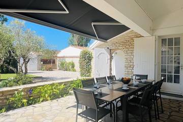 Location de vacances pour 8 personnes, avec jardin dans Plage des Gollandieres (Le Bois-Plage-en-Re)