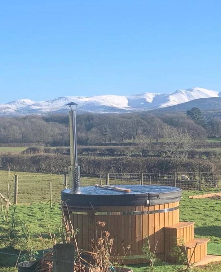 Holiday rental for 2 people, with garden and hot tub as well as terrace on the Isle of Anglesey