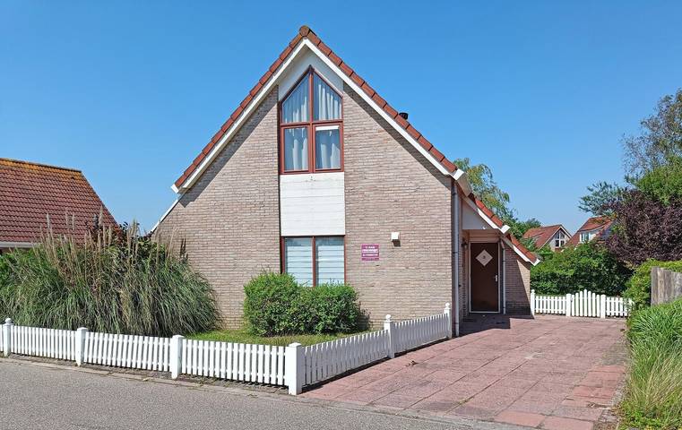 Bungalow voor 6 personen, with uitzicht op het meer and terras as well as tuin in Zeeuws-Vlaanderen