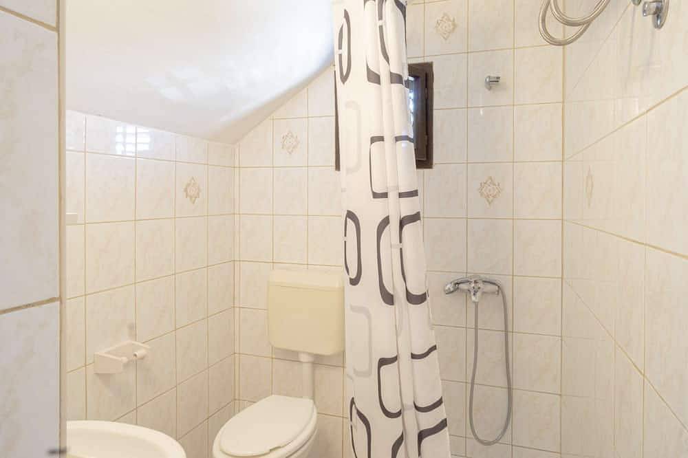 Ganze Wohnung, Room with bathroom, fridge, kettle, free Wifi and free parking space in Metajna, Pag