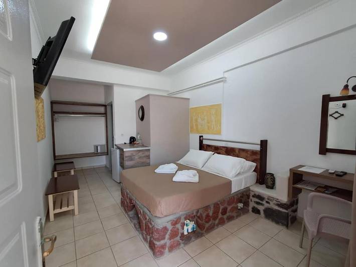 Location de vacances pour 3 personnes, avec jardin et terrasse dans Perivolos