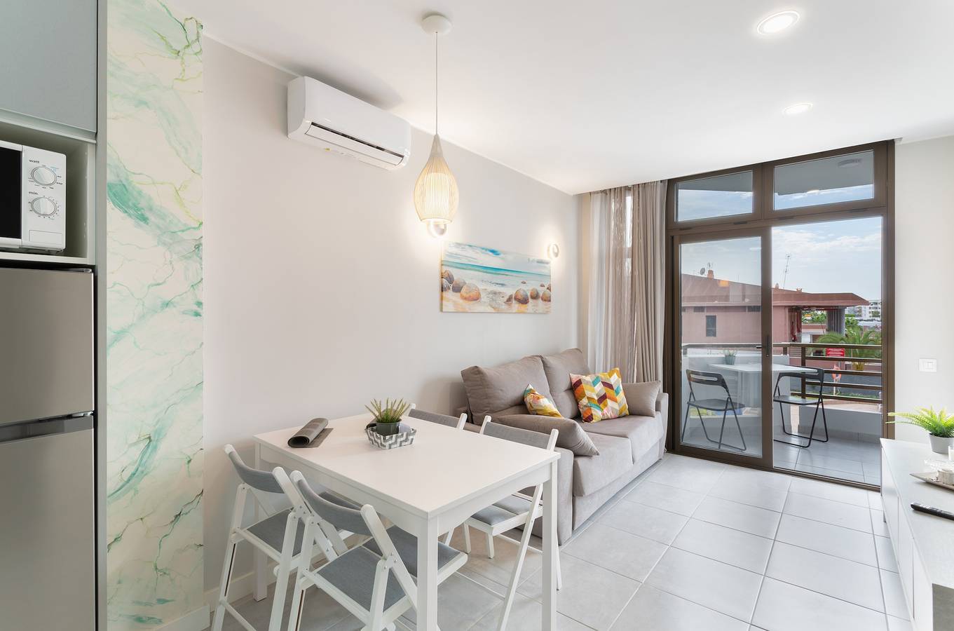 Entire apartment, Vacation Apartment 'Kellys' Bayuca' with Shared Pool, Wi-Fi and Air Conditioning in Maspalomas, San Bartolomé de Tirajana