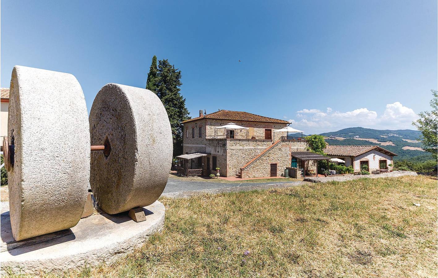 Appartamento intero, Appartamento a bordo piscina con parcheggio e cucina in Pomarance, Riserva Naturale di Monterufoli
