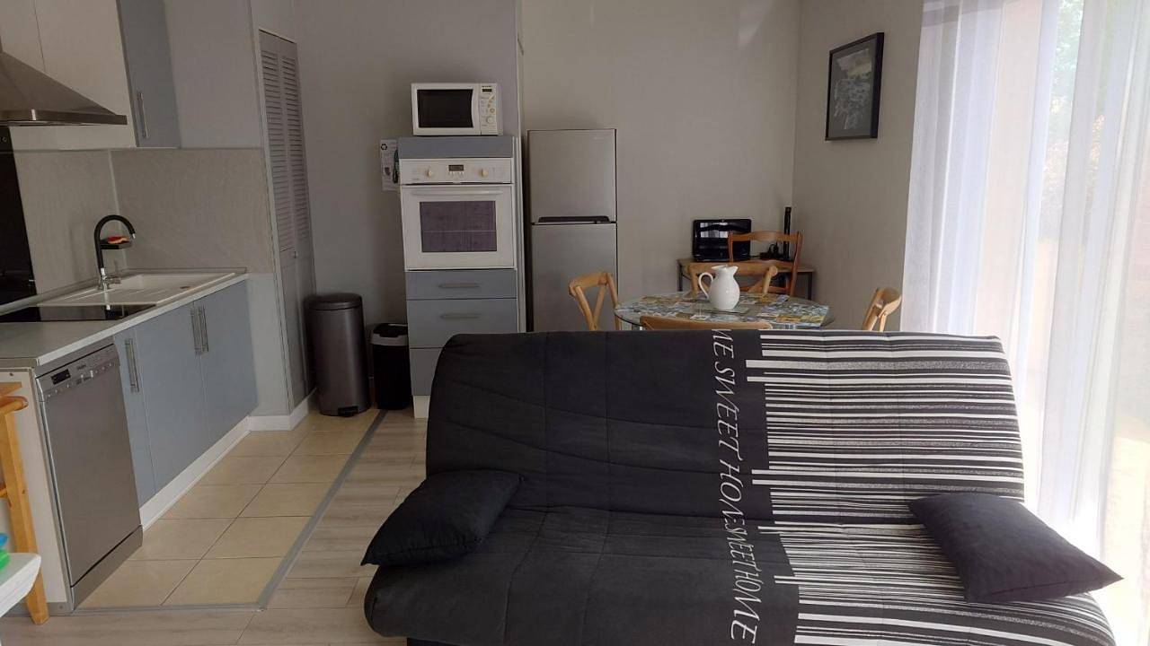 Appartement entier, One-Bedroom Apartment in Saint-André-de-Cubzac, Région de Blaye