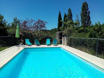 Gîte pour 6 personnes, avec jardin ainsi que piscine et vue, animaux acceptés à Montcaret
