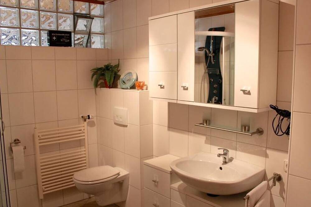 Geheel appartement, Appartement, douche, toilet, infraroodcabine - Appartement \"Zur Quelle\" in Ranschbach, Trifelsland