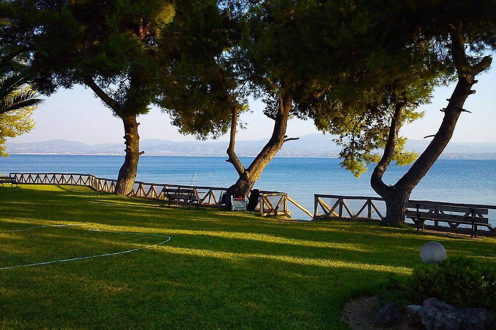 Unvergessliche Urlaubsmomente in einer Villa, ein Steinwurf vom Meer in Chalkida, Euböa