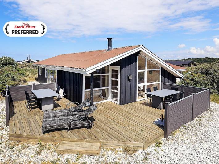 Ferieudlejning for 8 personer, med jacuzzi og sauna samt terrasse i Nørlev Strand