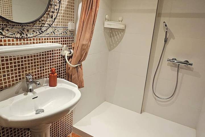 Gîte pour 12 personnes, avec jardin à Tresserre - 2