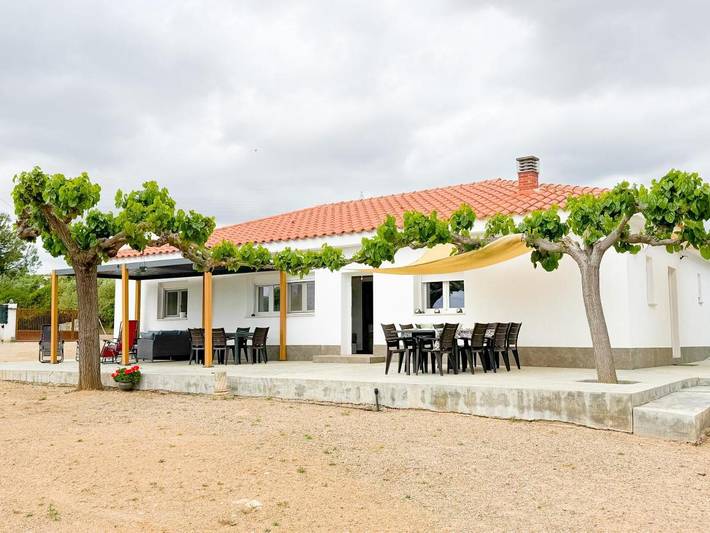 Casa rural para 15 personas, con Terraza y Jardín además de Piscina y Vistas en Reus - 3