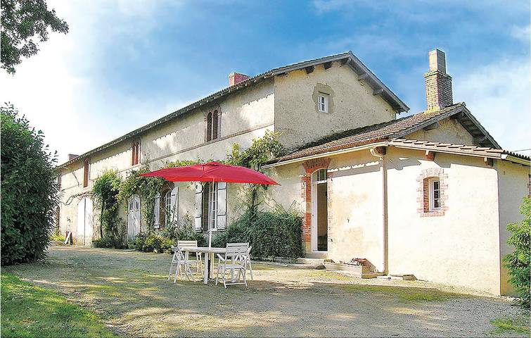 Gîte pour 4 personnes, avec jardin à La Chapelle-Hermier