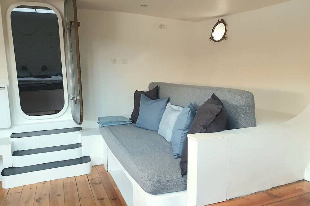 Barge 120 m2 on the banks of the Seine, quiet and green in Le Port-Marly, Yvelines