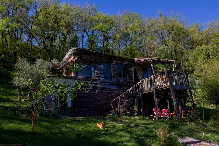 Gîte pour 4 personnes, avec Balcon et Terrasse ainsi que Jardin et Piscine à Bajamont
