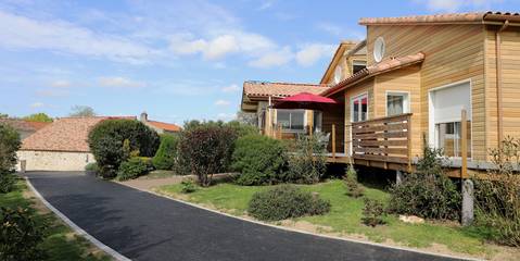 Chambre d’hôte pour 2 personnes, avec jardin ainsi que jacuzzi et piscine à Le Tablier