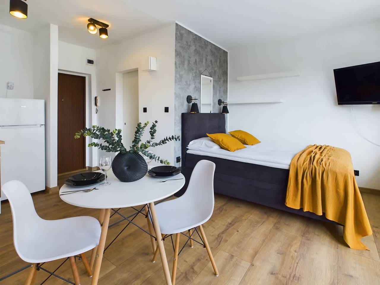Entire studio, Krucza 23/31 | Bright Studio | Downtown | Balcony in Warsaw Śródmieście, Warsaw